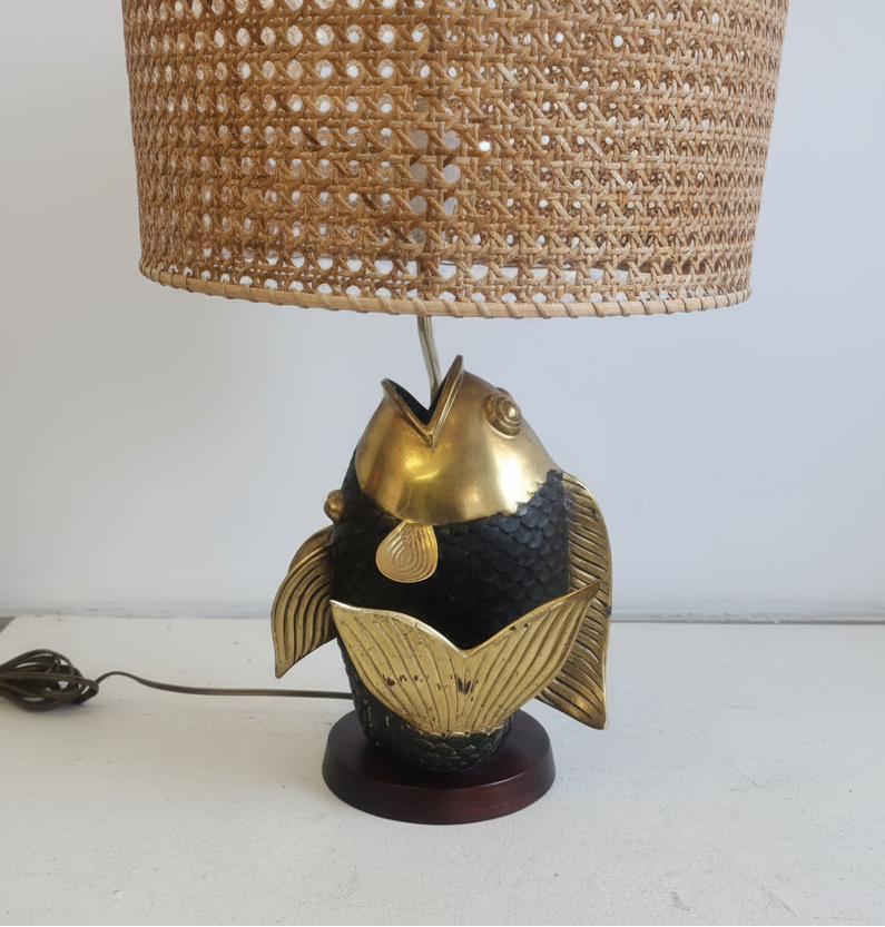 Decorative fish-shaped lamp