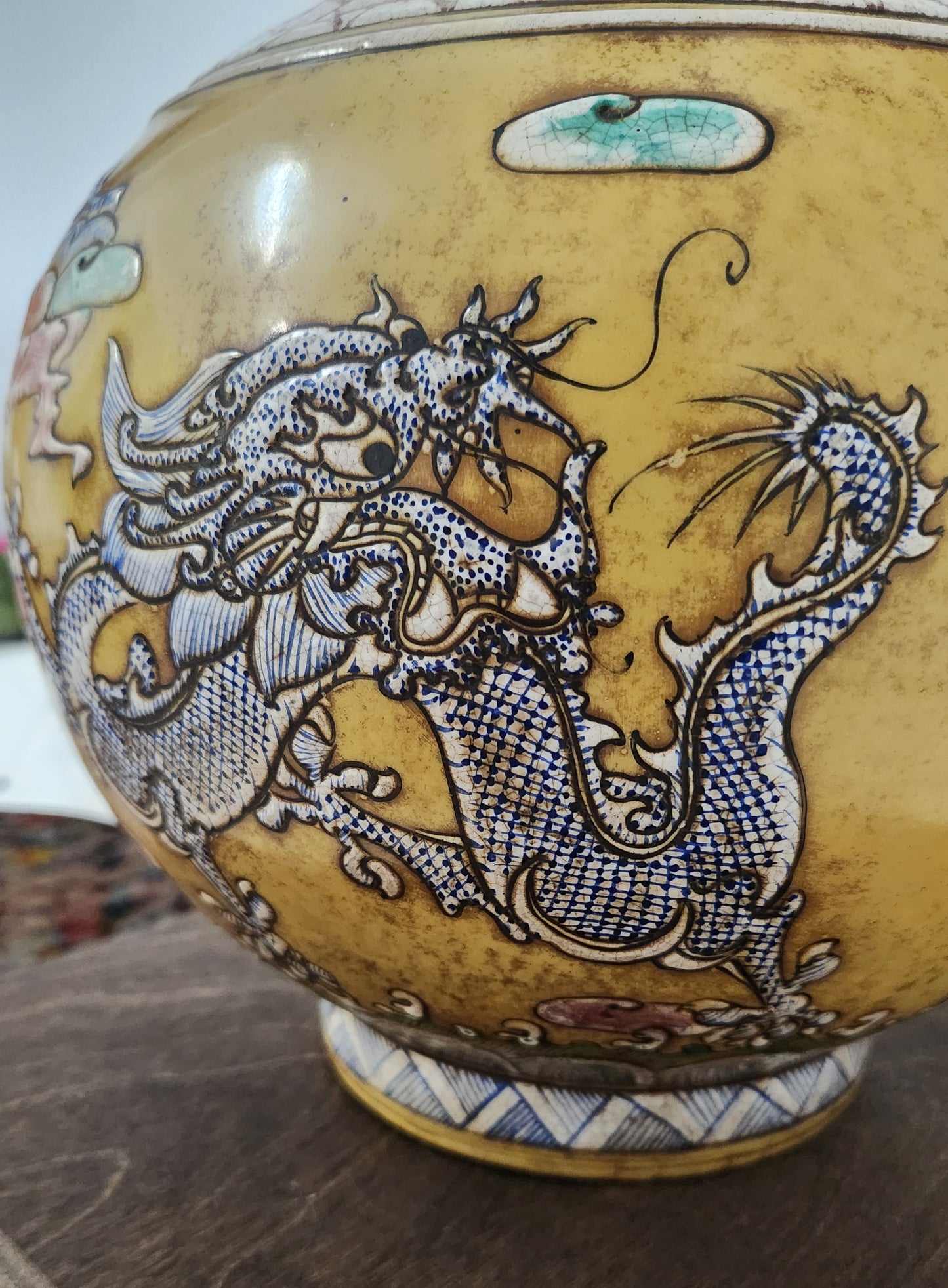 Chinese Porcelain Vase with Incredible Dragons - Kangxi Revival