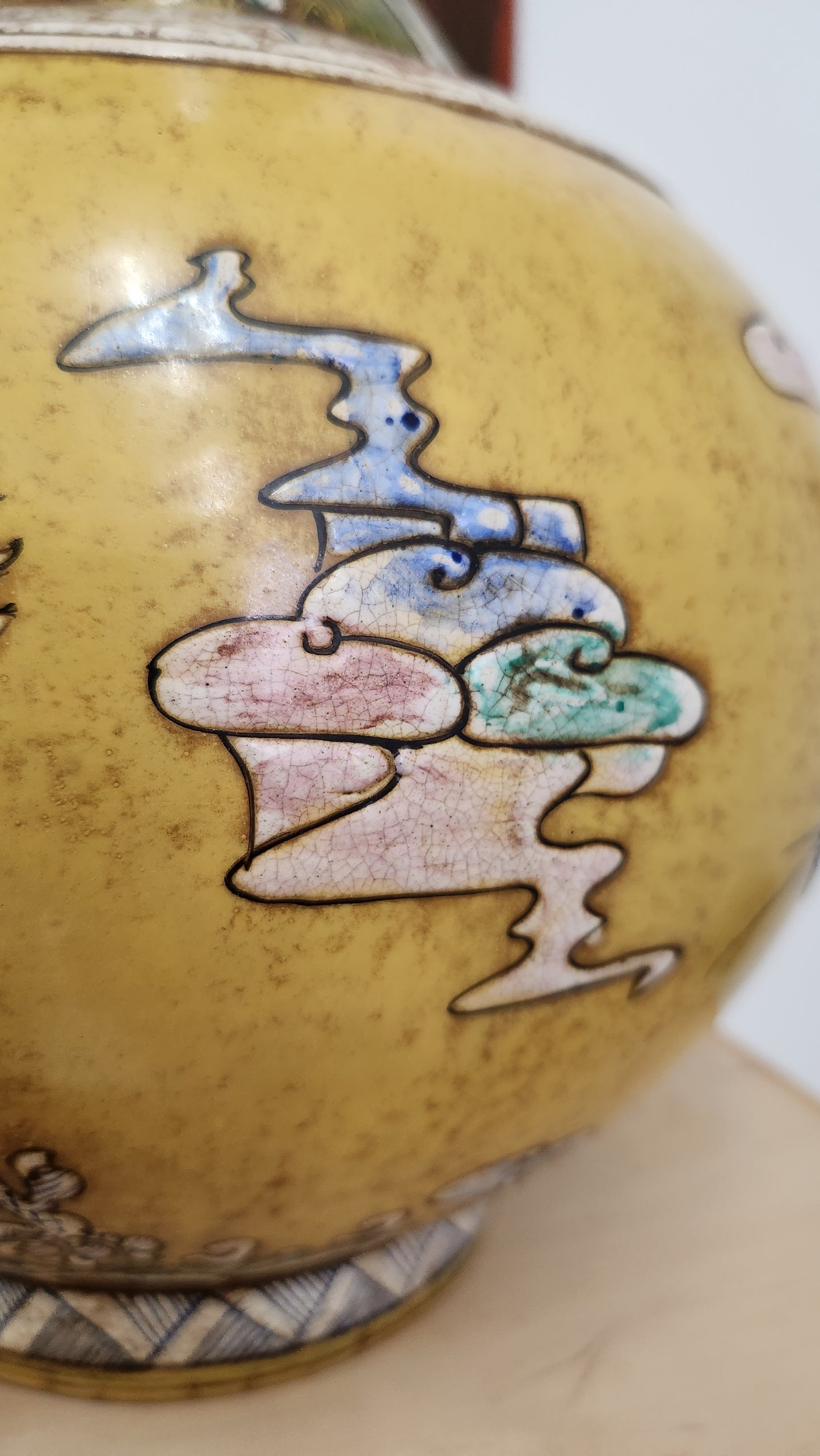 Chinese Porcelain Vase with Incredible Dragons - Kangxi Revival