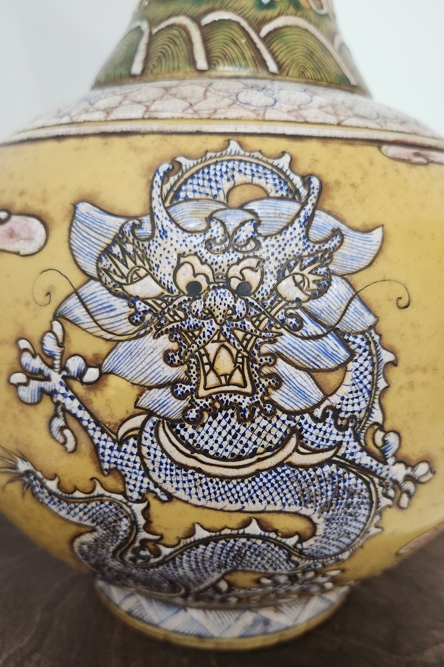 Chinese Porcelain Vase with Incredible Dragons - Kangxi Revival