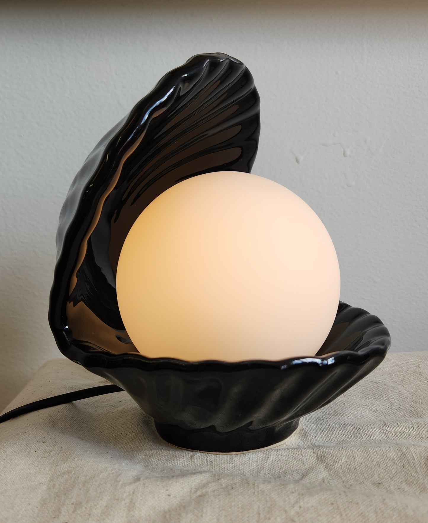 Clamshell Table Lamp