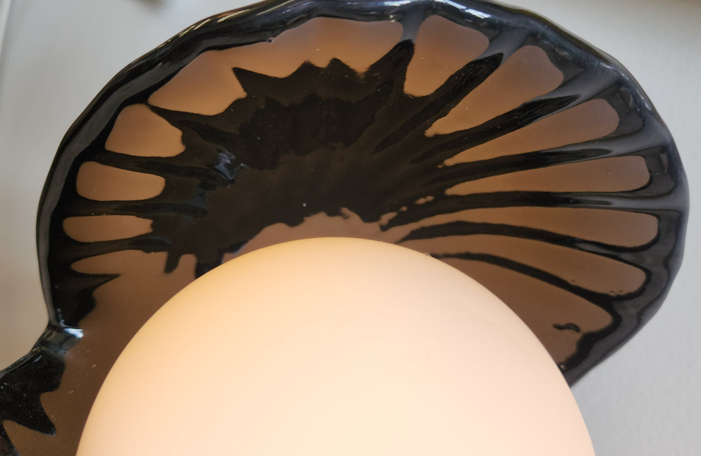 Clamshell Table Lamp