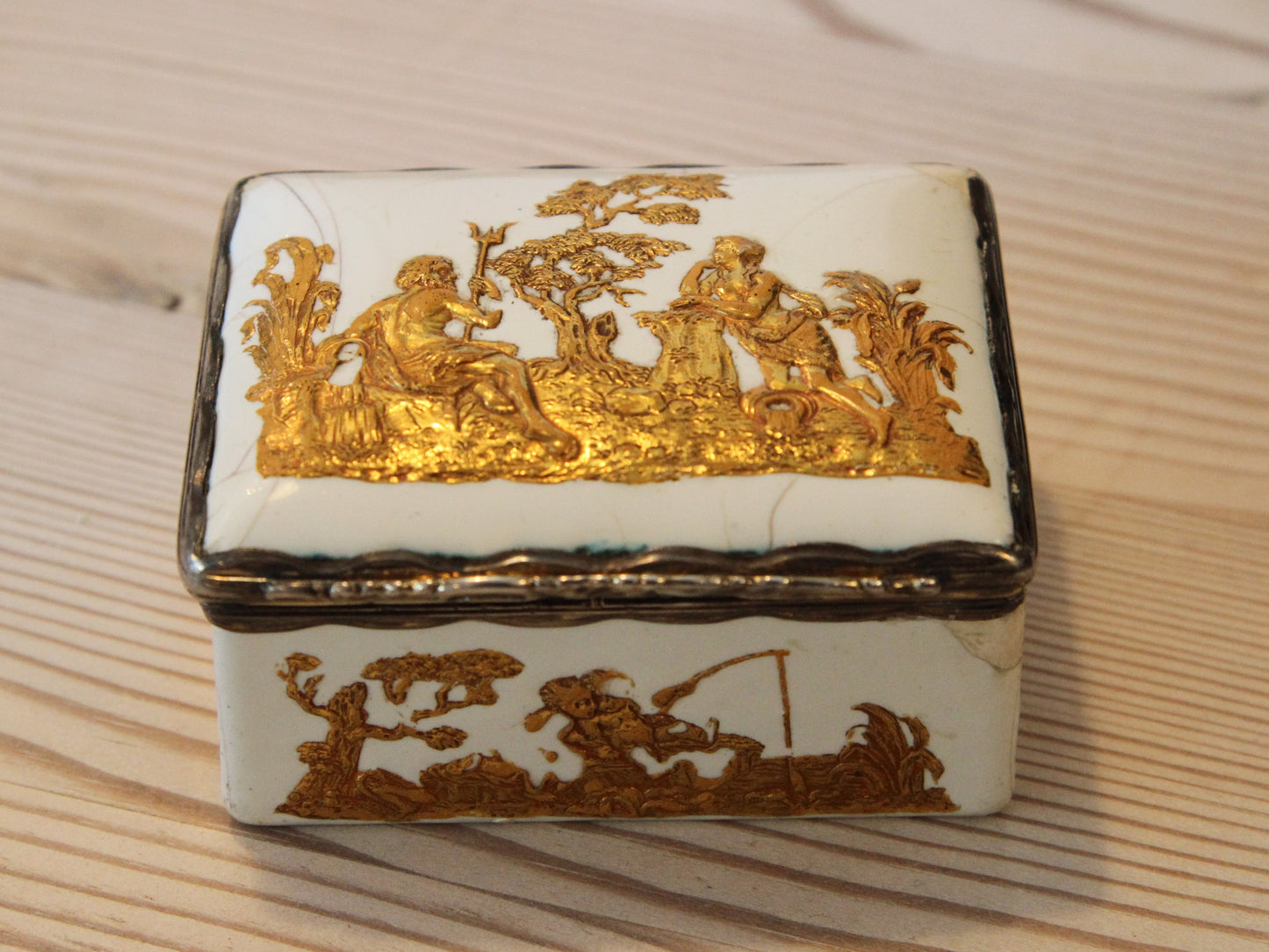 German “émail de Saxe” tabatière (snuff box)